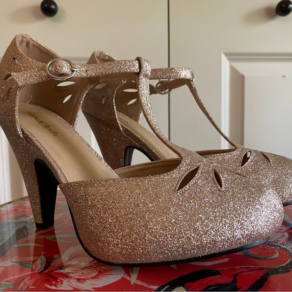Glittery gold ModCloth heals (size 11W)